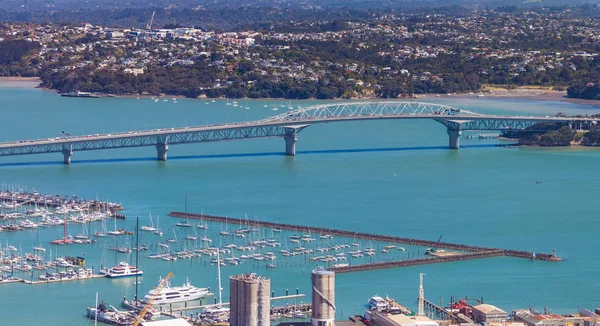 Niebieski most wody w Auckland — Zdjęcie stockowe