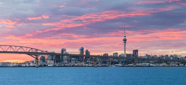 Auckland Harbour gündoğumu gökyüzü