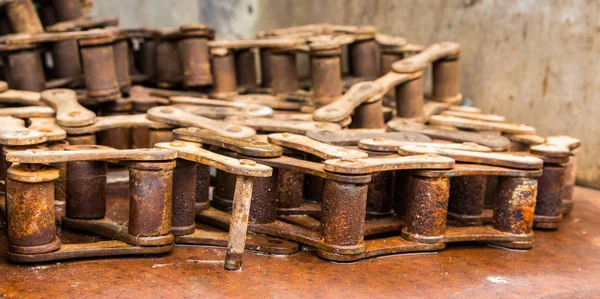 Cadena de engranajes oxidados —  Fotos de Stock