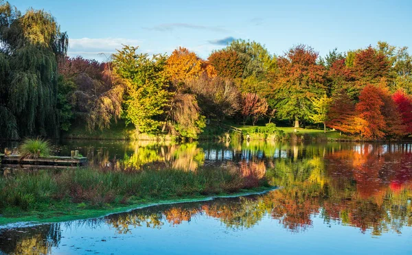 Herbstsee — Stockfoto