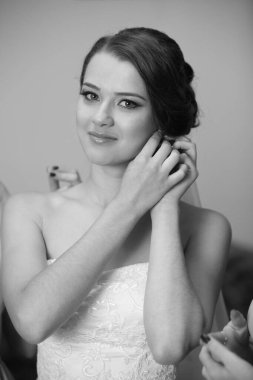 Güzel gelinin portresi. Gelinlik. Düğün süslemesi