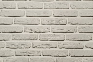 Yukarıdan bir lamba ile aydınlatılmış, sıcak bir gölgeden oluşan beyaz tuğla bir duvar. Beyaz tuğla duvar, arka plan kadar mükemmel, kare fotoğraf. Tuğla arka plan sıcak gölgeli beyaz.