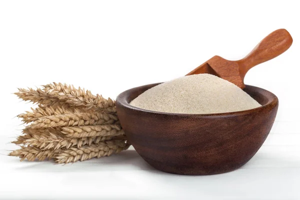 Tarwe Griesmeel Een Houten Kom Een Witte Tafel — Stockfoto