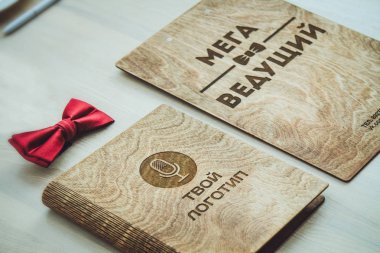 Ahşap tablet için önde gelen şık logosu