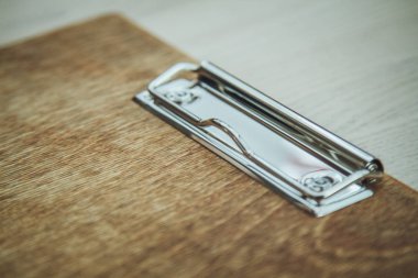 Ahşap tablet için önde gelen şık logosu