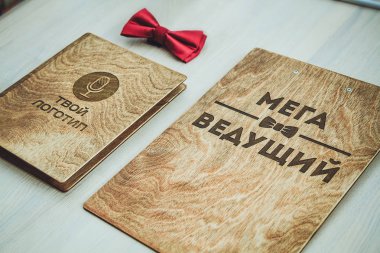 Ahşap tablet için önde gelen şık logosu