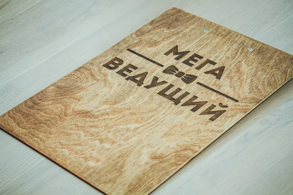 Ahşap tablet için önde gelen şık logosu