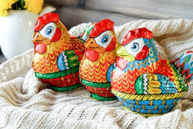 Dekorasyon ve hazırlık tatlılar, bisküvi ve tatlılar. Bisküvi ve tatlılar masaya bileşimi. Şeker ve kurabiye paket ve bağlam, tatlılar, çay ve kahve