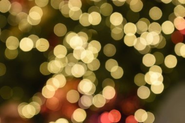 Gece vakti altın, turuncu ve kırmızı ışığın Bokeh ışığı, bulanık arkaplan