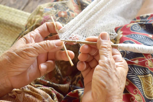 Old women hand weave a fishing net (dip-net) in countryside — Stock Image Old Women Hand Weave Fishing Net Dip Net Countryside Stock Photo