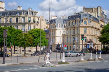 Bazı binalar çatı çatı Paris