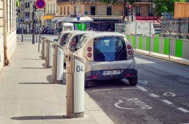 Şarj istasyonu Autolib Kiralık arabalar için