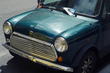 Park ücreti sürede eski Mini araba