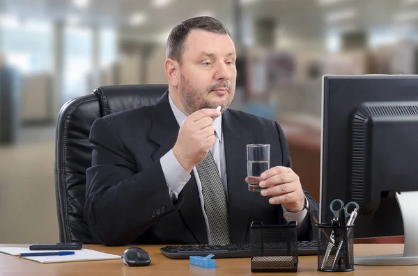 Administrator takes a pill during e-health doctor appointment — Stock Photo, Image