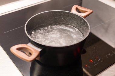 Bolognese makarnası için adım adım bir tarif. Adım 02.