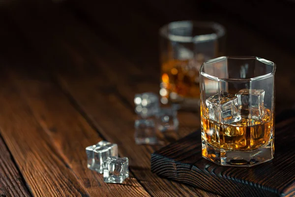 Whiskey en vaso con hielo — Foto de Stock