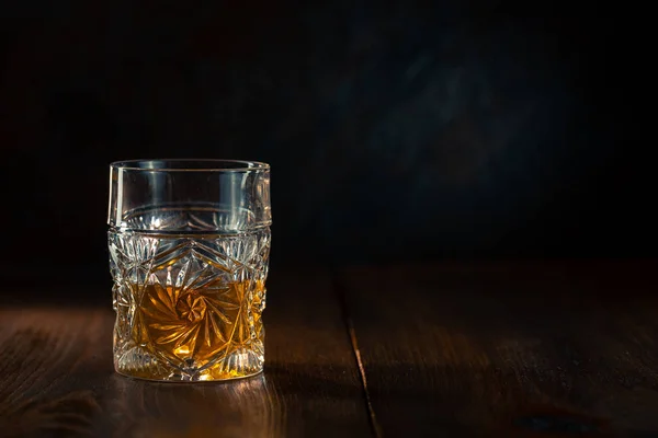 Whisky im Glas mit Eis — Stockfoto