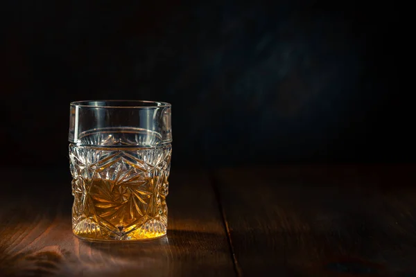 Whisky im Glas mit Eis — Stockfoto