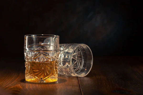 Whisky im Glas mit Eis — Stockfoto