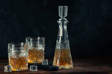 viski bardağına buz ile