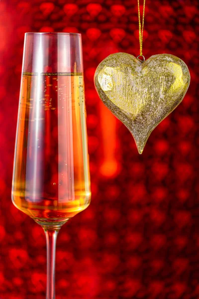 Valentines day greeting card with champagne glass and gold heart — Stock Photo, Image