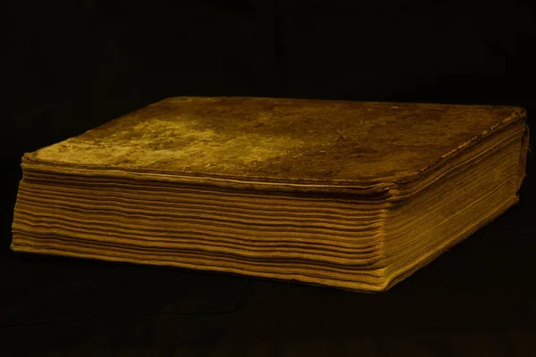 Vecchio Libro Sfondo Nero — Foto Stock