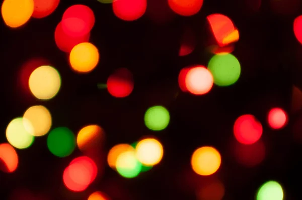 Luzes Natal Coloridas Desfocadas Fundo Escuro Com Efeito Bokeh Espaço — Fotografia de Stock