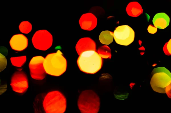 Εστιασμένη Λαμπερό Ρετρό Πολύχρωμα Χριστουγεννιάτικα Φώτα Αντανακλάσεις Μαύρο Φόντο — Φωτογραφία Αρχείου