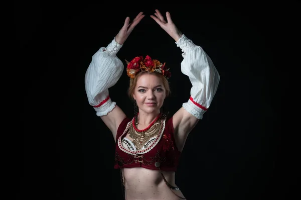 Woman Traditional Folk Eastern Slavic Costume Dance Circlet Flowers Vest — 스톡 사진