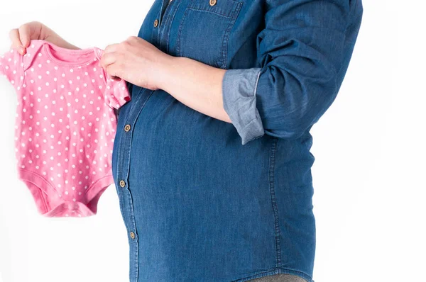 Teilansicht Einer Schwangeren Frau Blauem Jeanshemd Mit Rosa Gepunktetem Body — Stockfoto