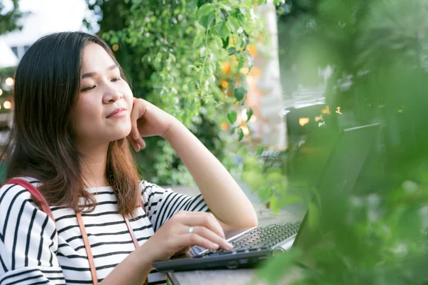 Young Asian Smart Female Using Laptop Computer Green Park — Stock Photo, Image