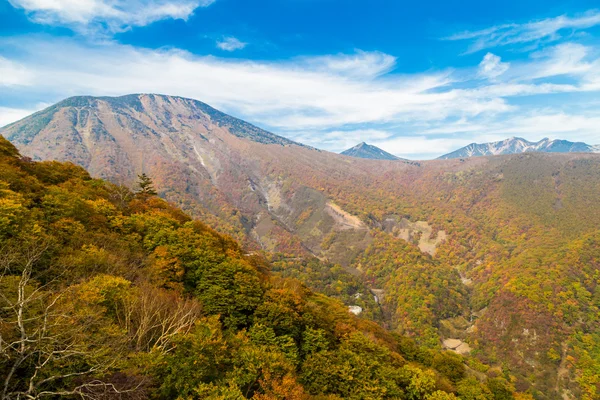 Mont Nantai entouré de couleurs automnales en automne — Photo