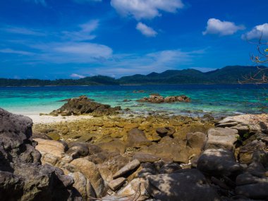 Doğal manzara vahşi doğa tropik ada rocky Dağları arka plan ile