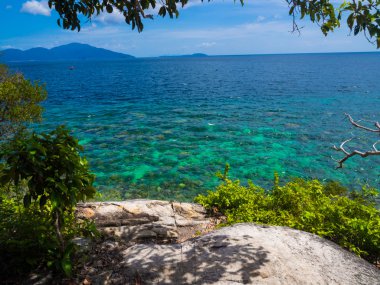 Doğal manzara vahşi doğa tropik ada rocky Dağları arka plan ile