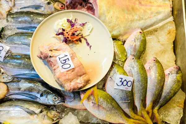 Skaldjur Sälja För Matlagning Fiskmarknaden Många Typ Fisk — Stockfoto