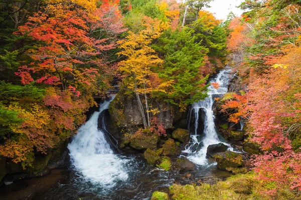 Cores do outono e cachoeira Ryuzu — Fotografia de Stock