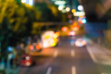 Büyük şehrin gece kalabalık ve trafik ışıkları