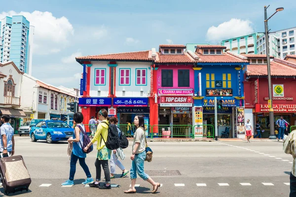 Сингапур Марта Неизвестные Люди Вокруг Красочного Фасада Здания Маленькой Индии — стоковое фото