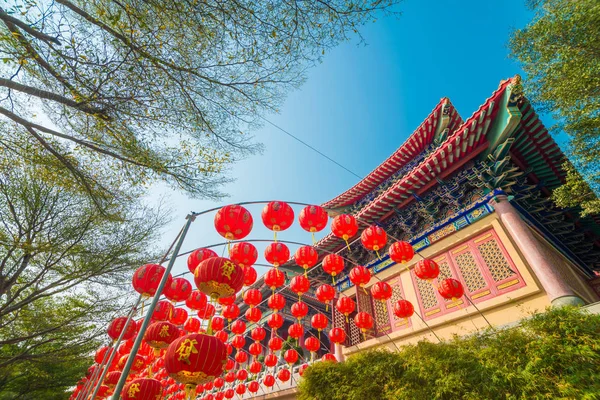 Pagoda del Año Nuevo Chino en templo tailandés-chino, templo del dragón — Foto de Stock