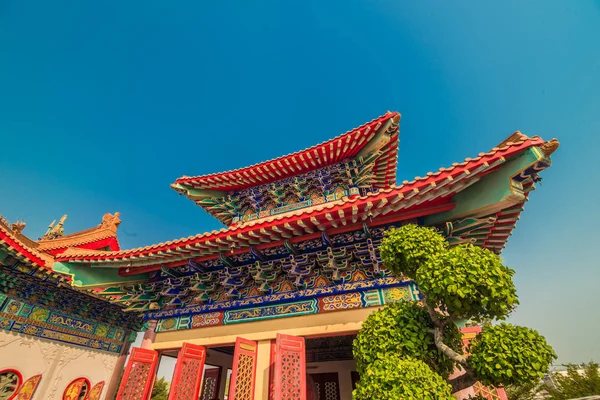 Pagoda del Año Nuevo Chino en templo tailandés-chino, templo del dragón — Foto de Stock