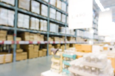 Depo raf satır üzerinde bulanık dükkanı ve Gözat