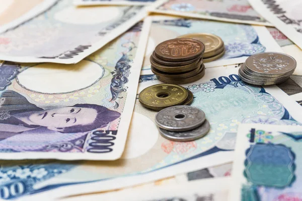 Japonya 1000 5000 10000 banknot ve madeni para — Stok fotoğraf