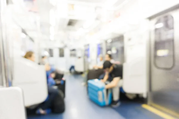 Menschen bewegen sich in der U-Bahn unscharfen Hintergrund. — Stockfoto