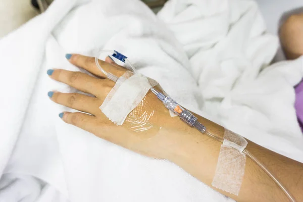 Sjukdom Händer Med Intravenös Till Patientens Vit Filt — Stockfoto