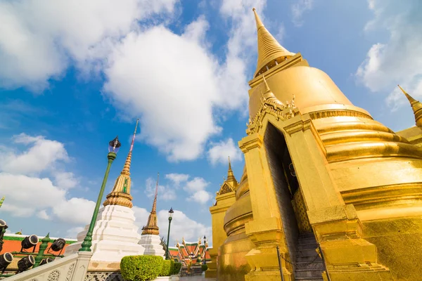 Grande palácio real Wat Phra Kaew localizar em Bangkok — Fotografia de Stock