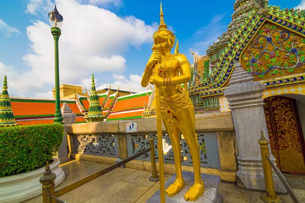 Wat Phra Kaew świątyni Grand palace Szmaragdowej Buddy w cen. — Zdjęcie stockowe