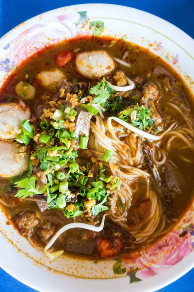 Mie nasi Thailand biasanya dimakan dengan kari . — Stok Foto