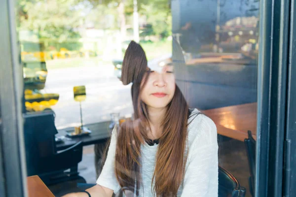 Young Asian Female Freelancer Working Online Computer Mirror Morning Concept — Stock Photo, Image