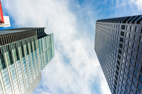 Vista Hacia Arriba Del Edificio Ventana Reflexión Dayligh Como Fondo — Foto de Stock