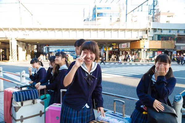 Tokio Japan Oktober 2016 Gruppe Lächelnder Japanischer Schulmädchen Uniform Mit — Stockfoto